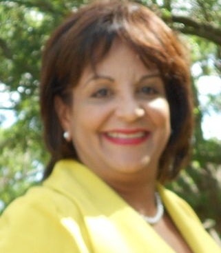 Portrait of Ines Santos, REALTOR®.
